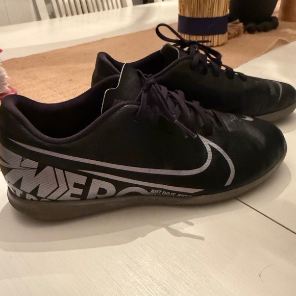 Nike Black Indoor Soccer Shoes - Picture 1 of 4